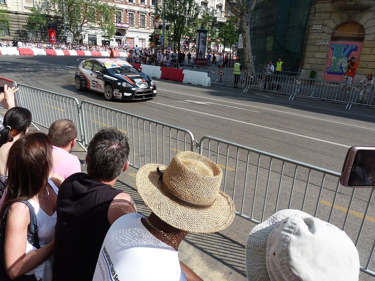 F1赛车装备进化：科技如何悄悄改写比赛